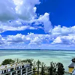 Ellby - Penthouse - Hostaid شقة شيوفوك