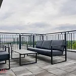 Ellby - Penthouse - Hostaid شقة