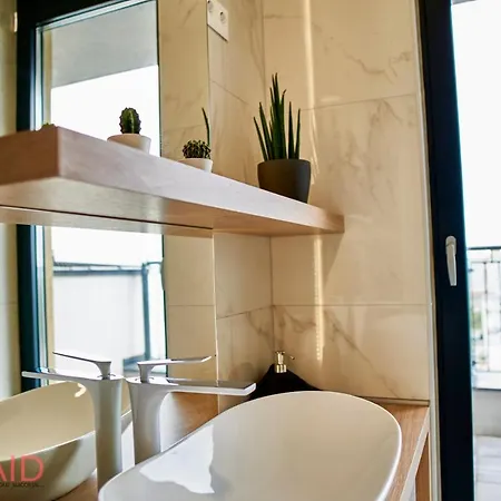 Ellby - Penthouse - Hostaid * Siófok